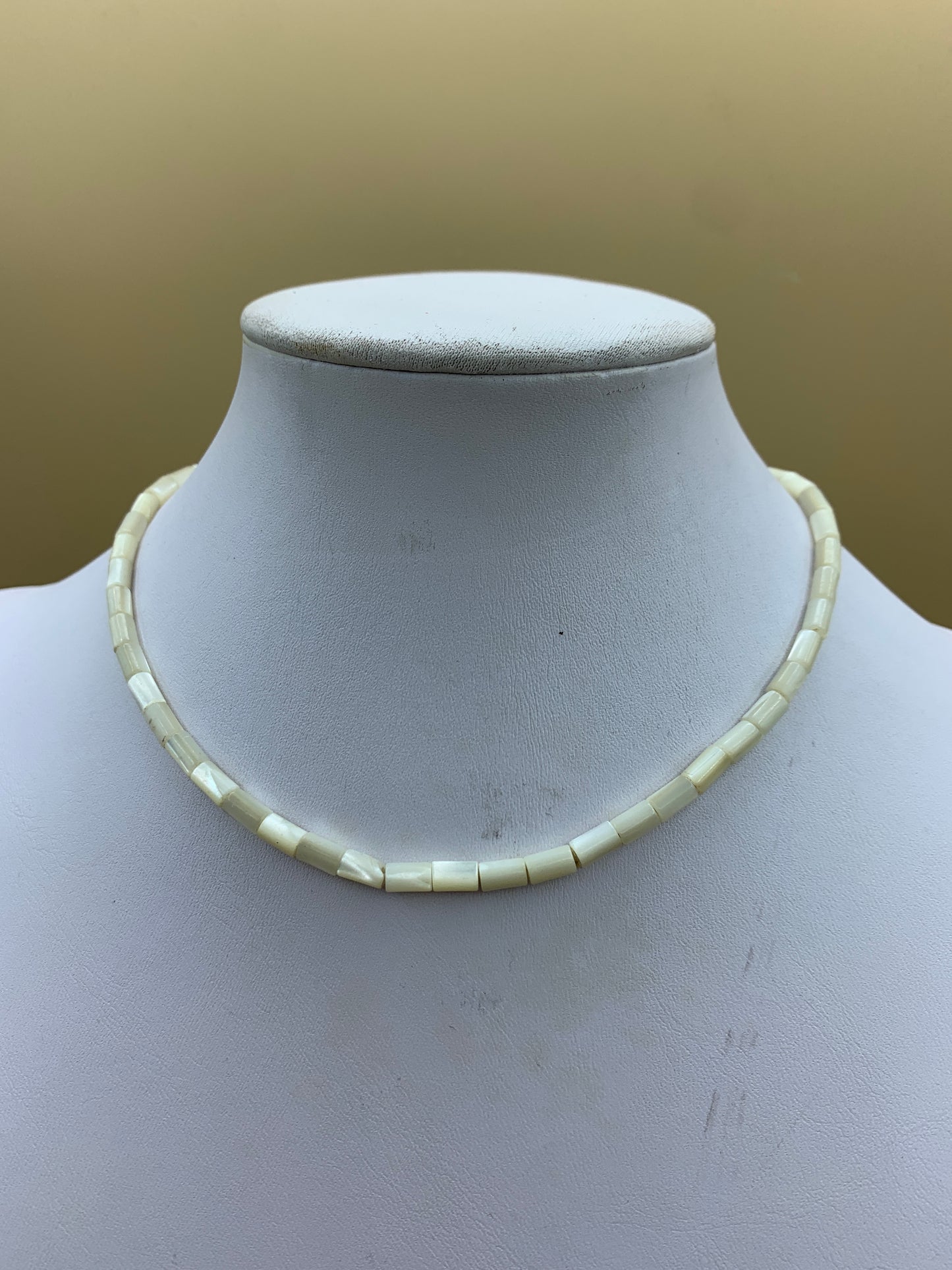 Collana perline girocollo madreperlato