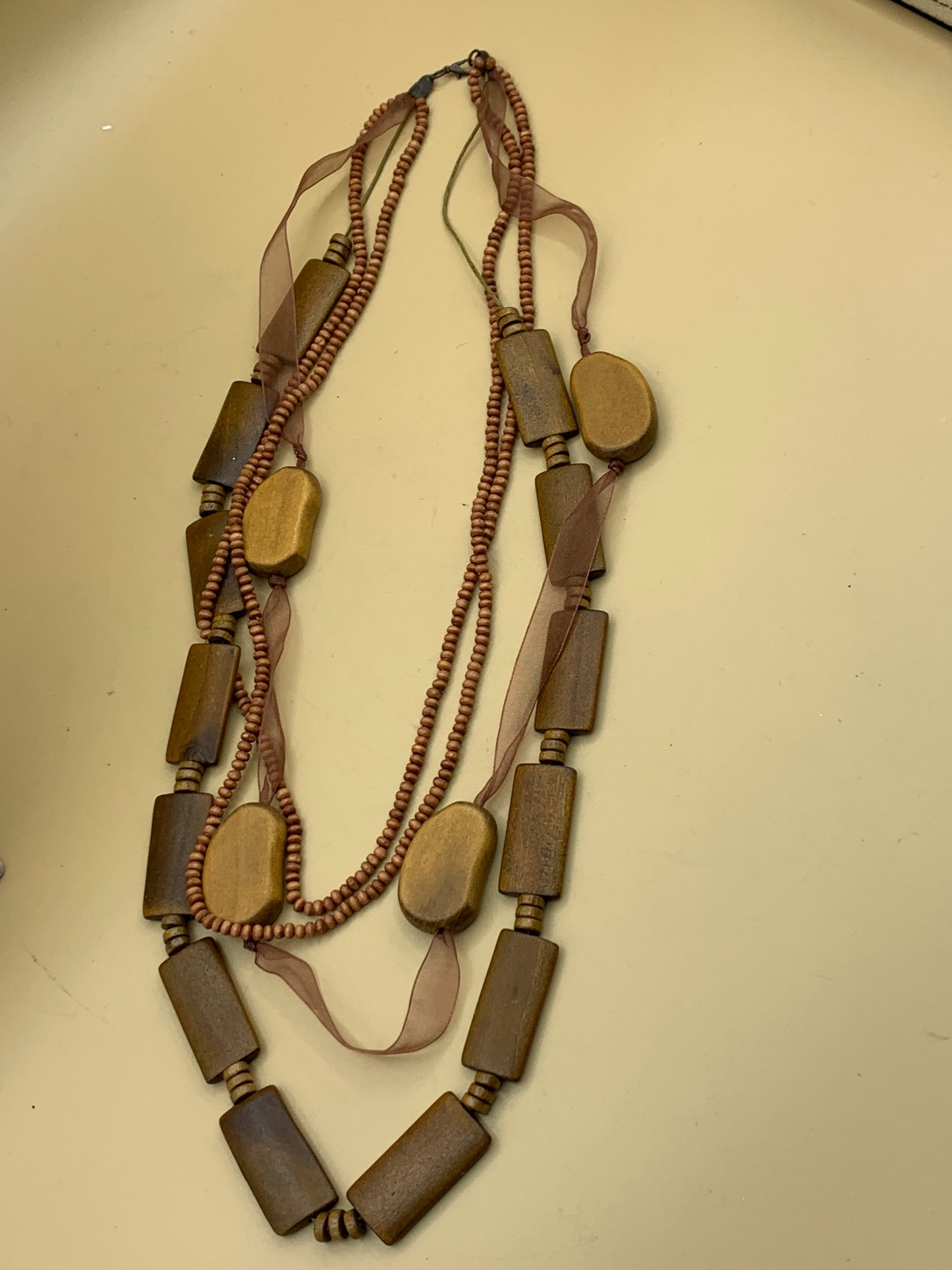 Collana multifilo in legno