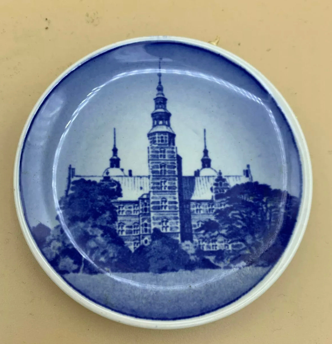 Royal Copenhagen Fajance plate 1-2010 Rosenborg Denmark collection