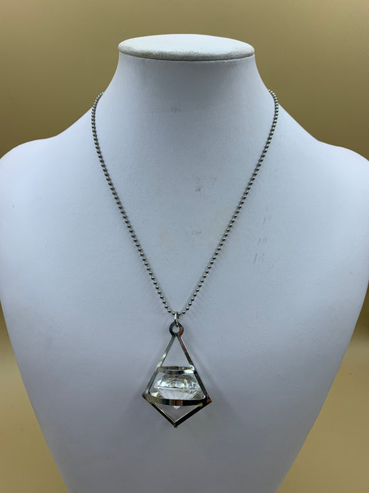 Collana con grande ciondolo strass