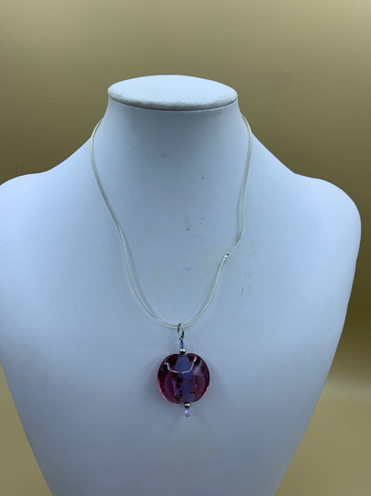Collana con ciondolo in vetro