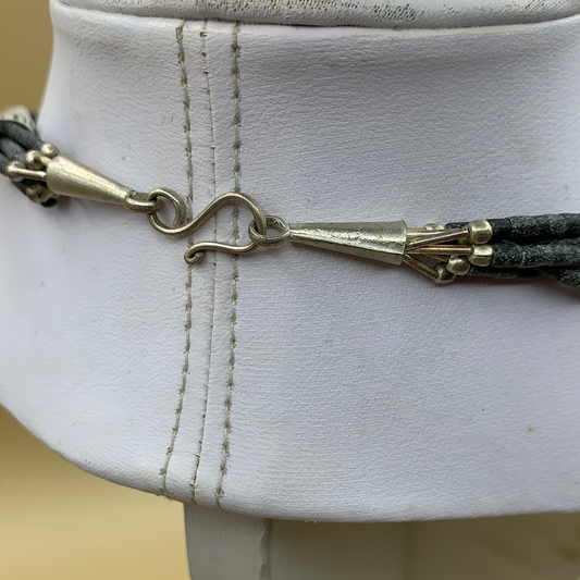 Collana perline multifilo con nappina