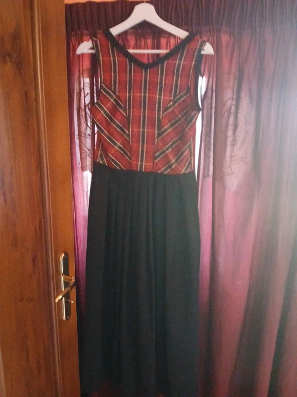 Vestito Tirolese Tartan Rosso Nero Heller Xs
