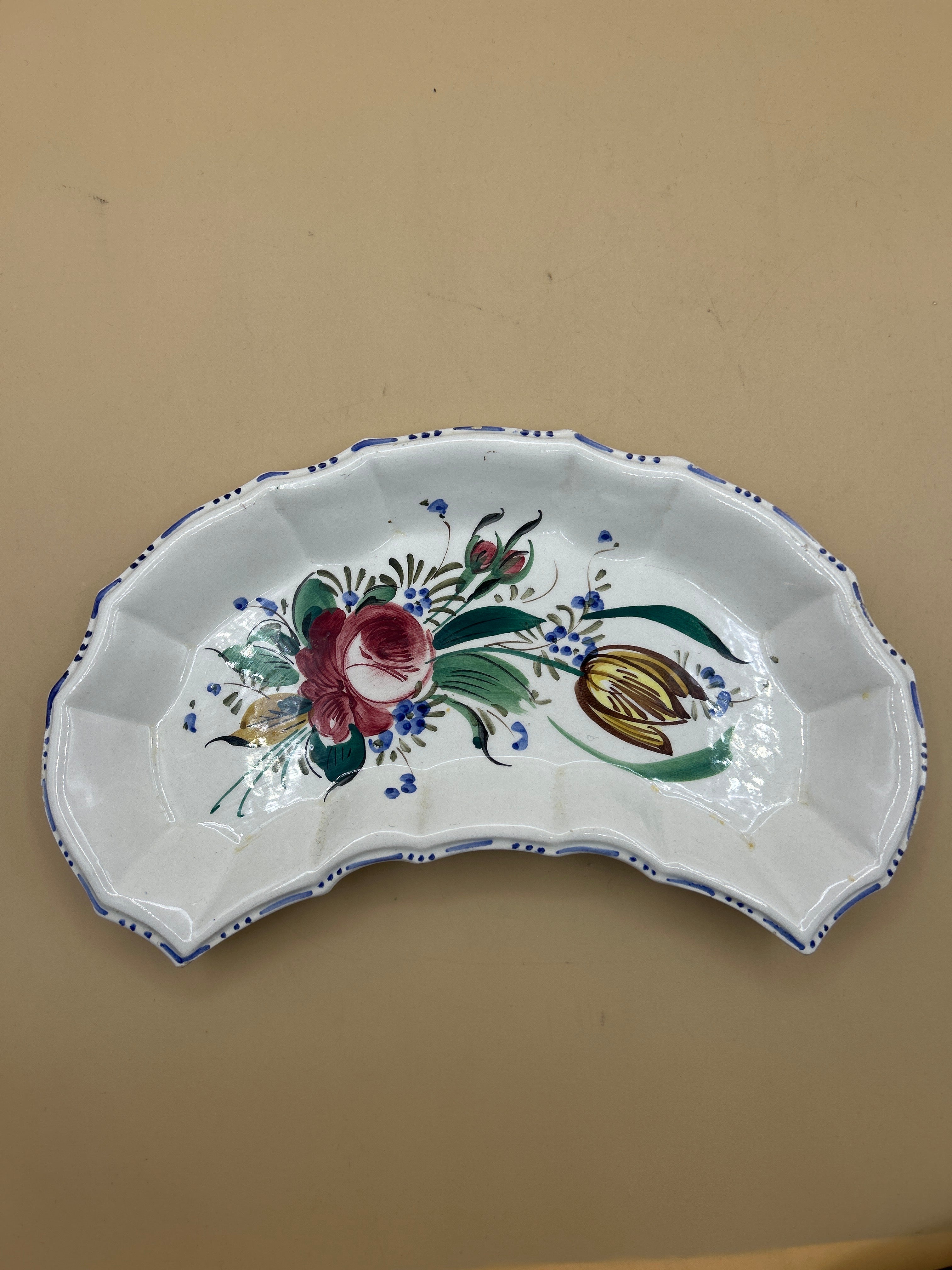 Piatto Mezzaluna Bassano Dipinto A Mano Con Fiori