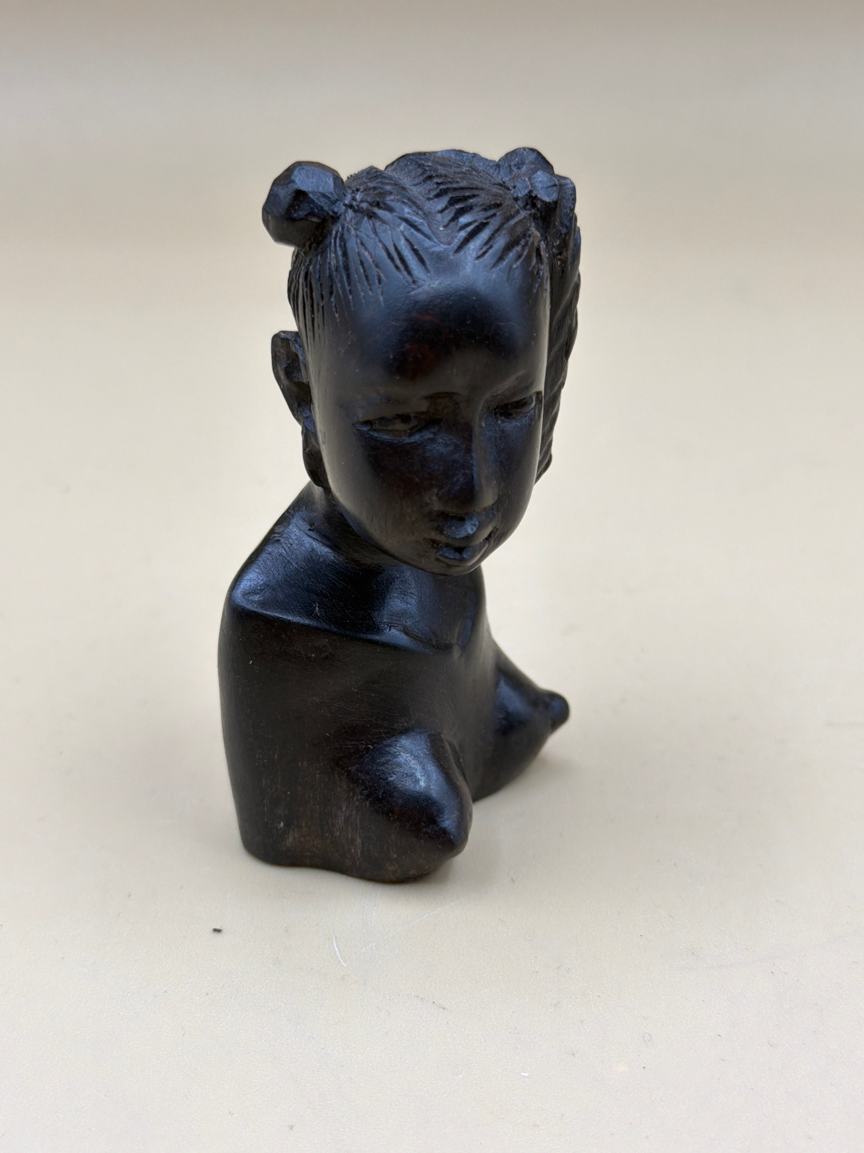 Busto Etnico Piccolo In Ebano