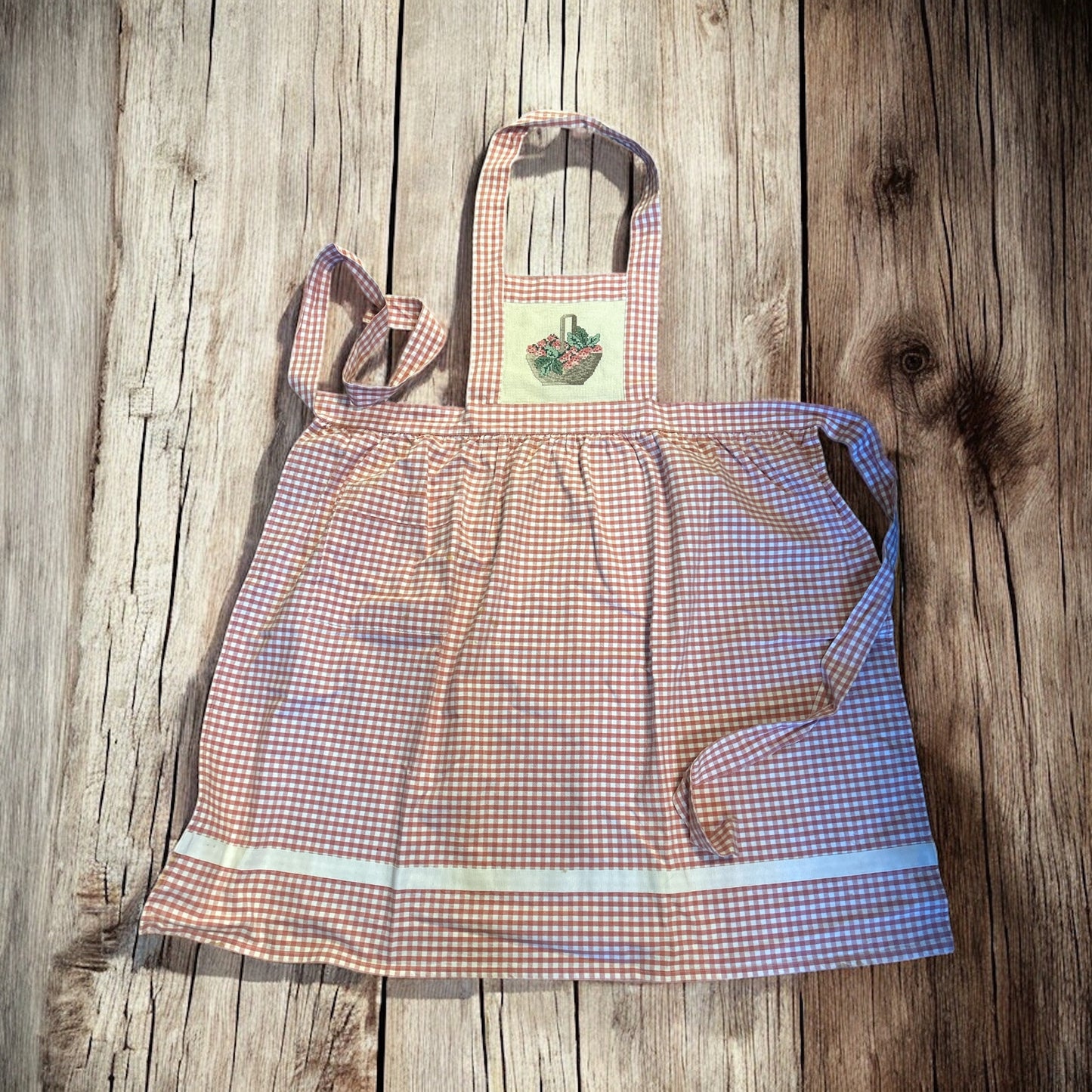 Grembiule Inserto Ricamato Con  Cesto Fiori