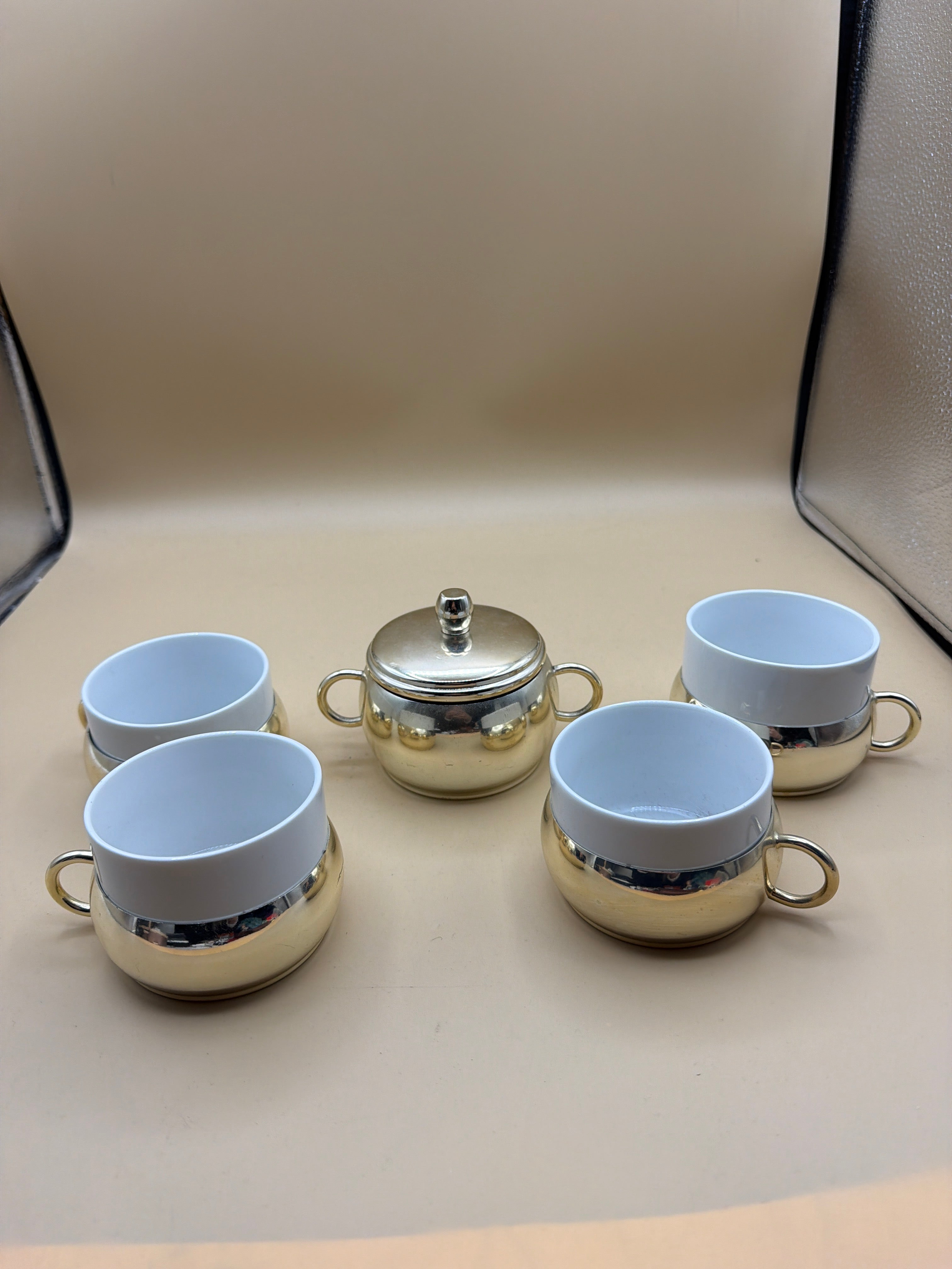 4 Tazze Con Supporto Silver E Zucheriera