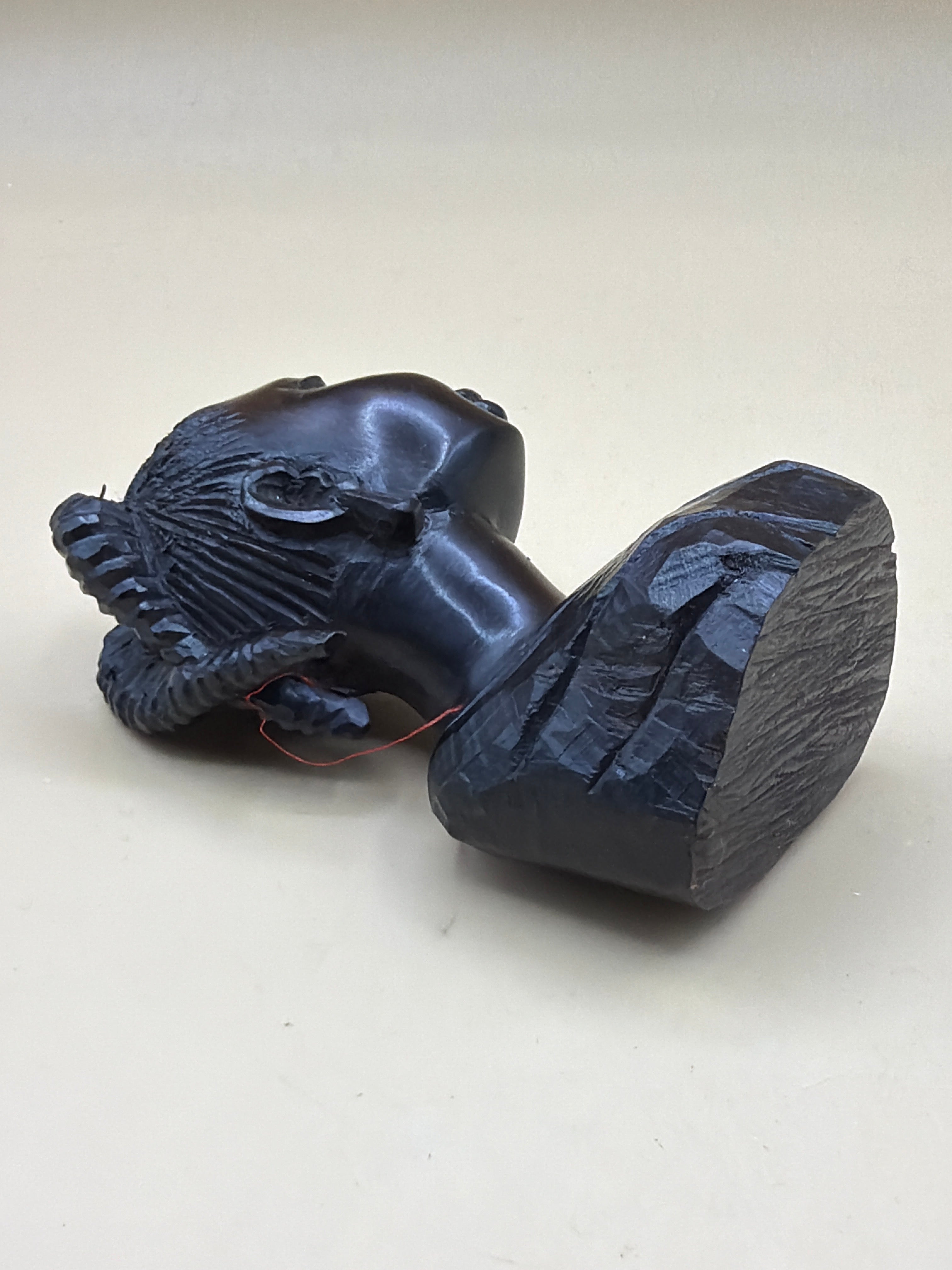 Busto Etnico In Ebano