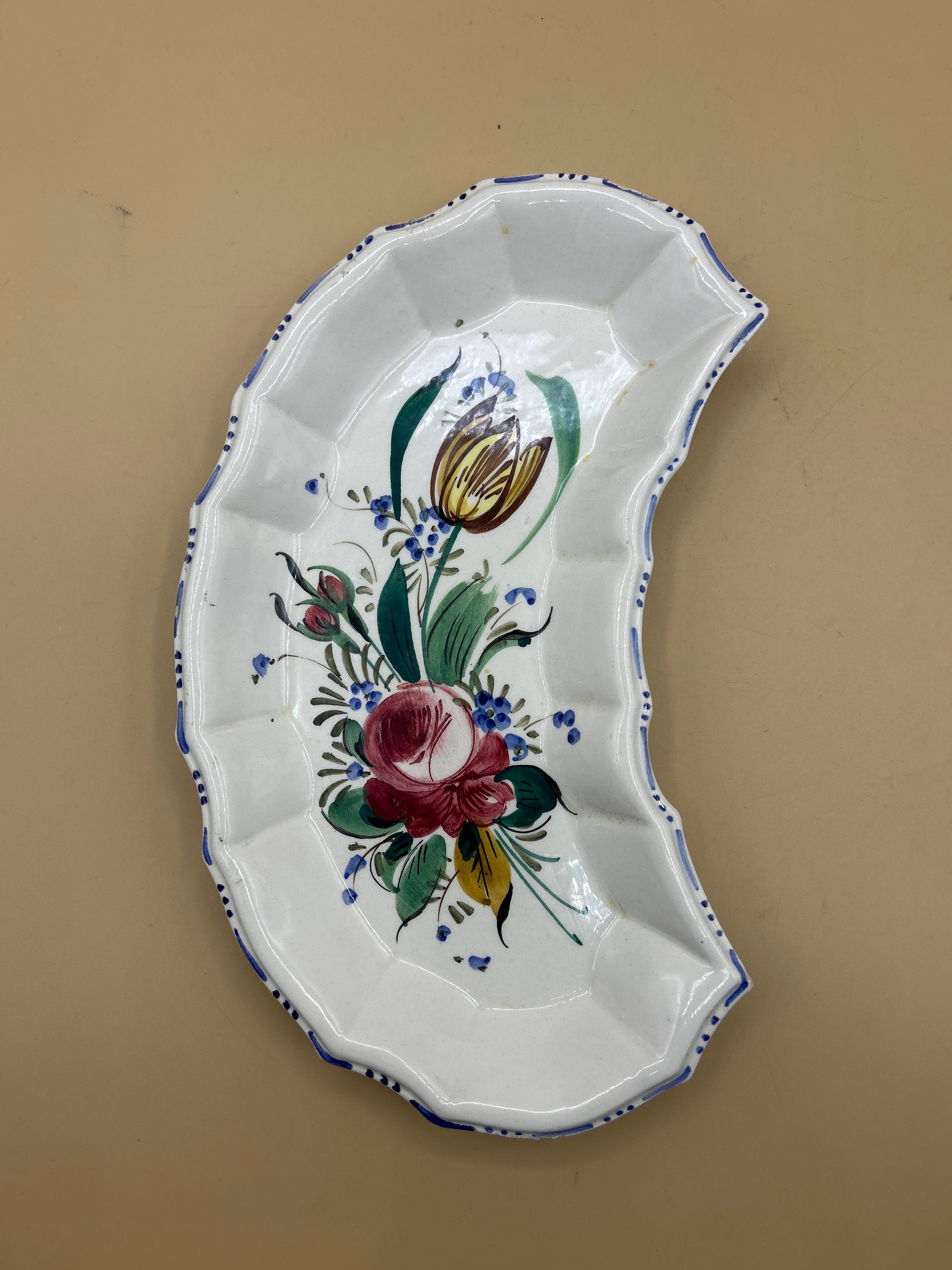 Piatto Mezzaluna Bassano Dipinto A Mano Con Fiori