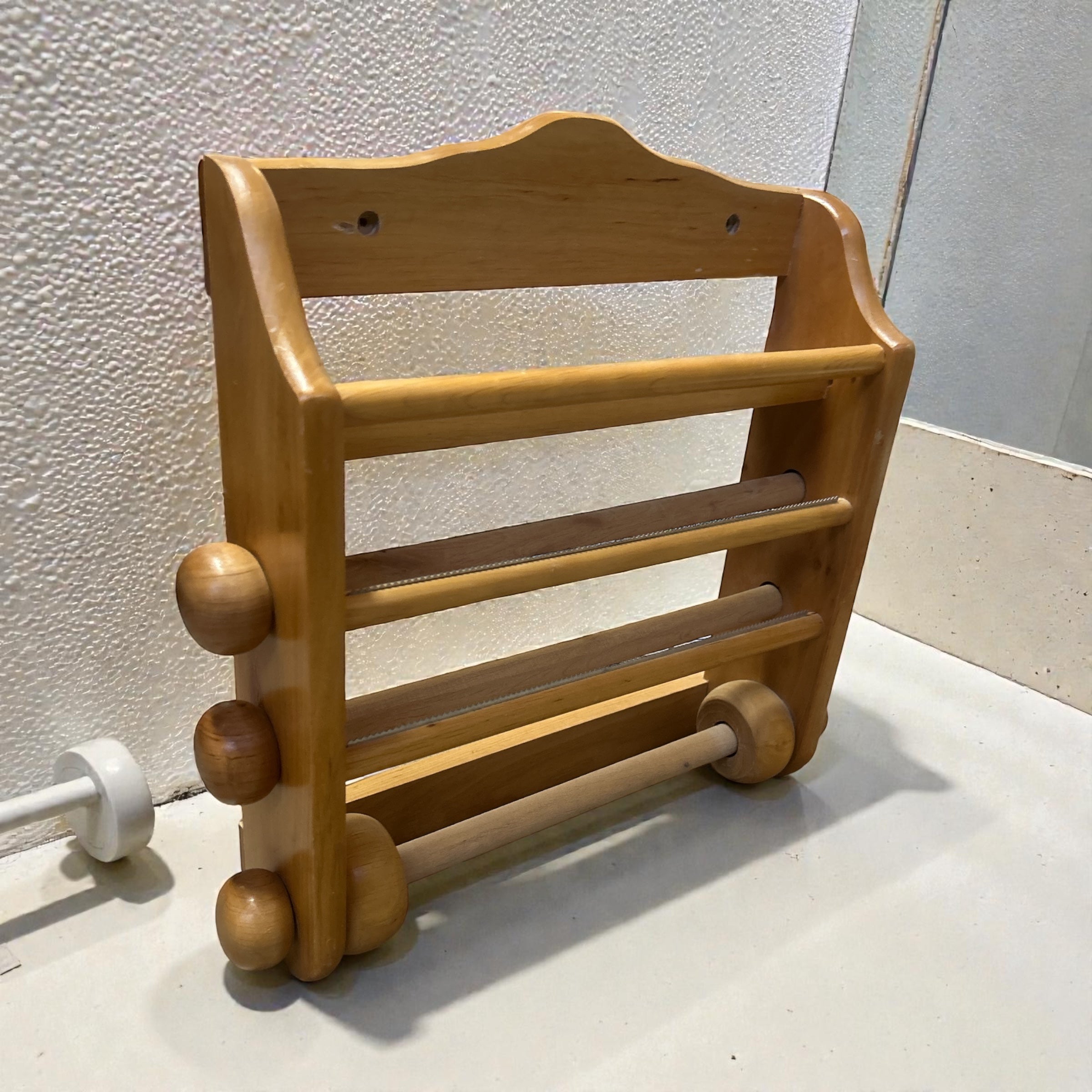 Mensolina Portarotoli da cucina in legno