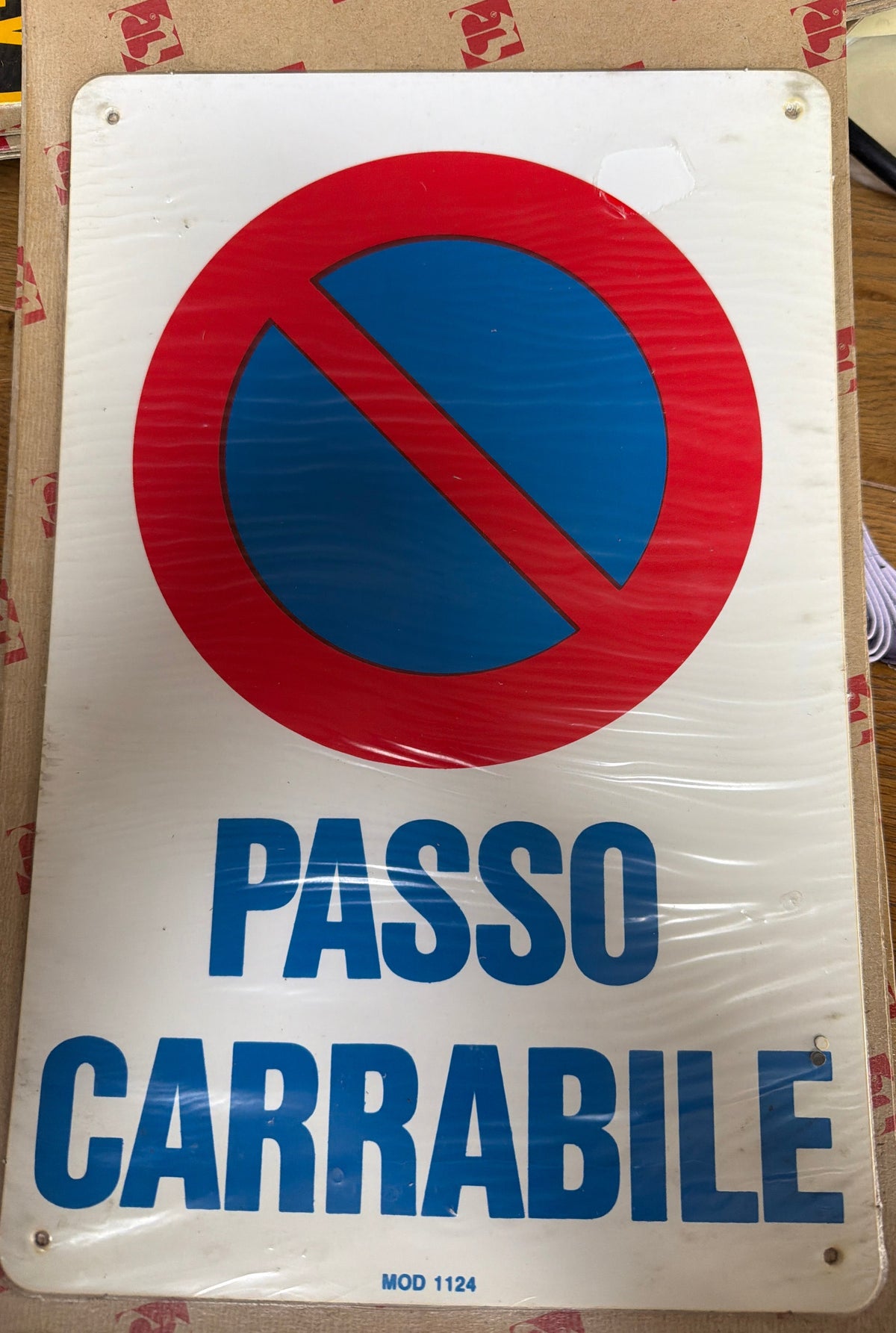 Cartello Segnaletico Passo Carrabile Mod. 1124 Cm 20x30 Pvc