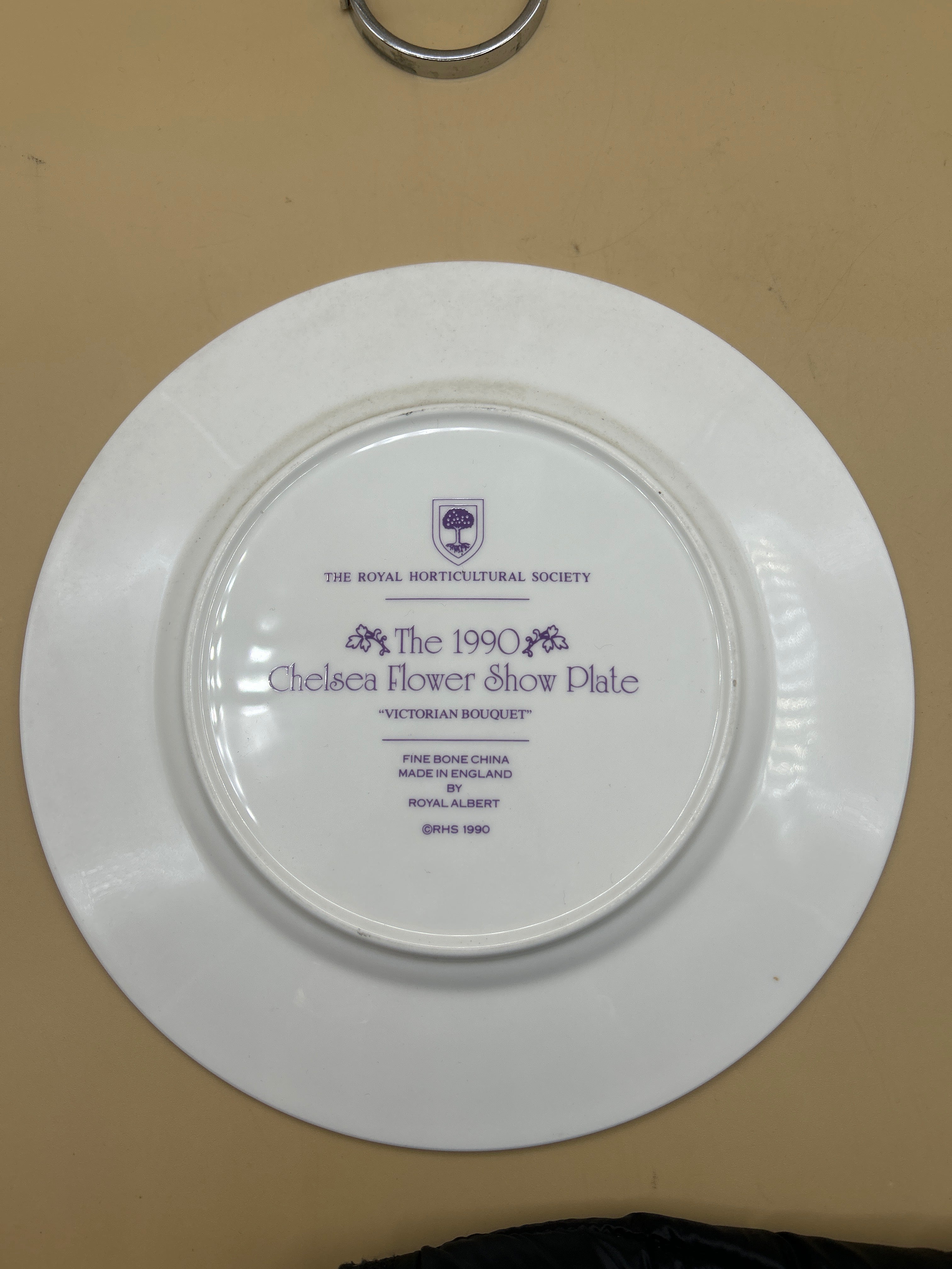 Piatto Da Collezione Della Royal Horticultural Society - The 1990 Chelsea Flower Show Plate Victorian Bouquet By Royal Albert