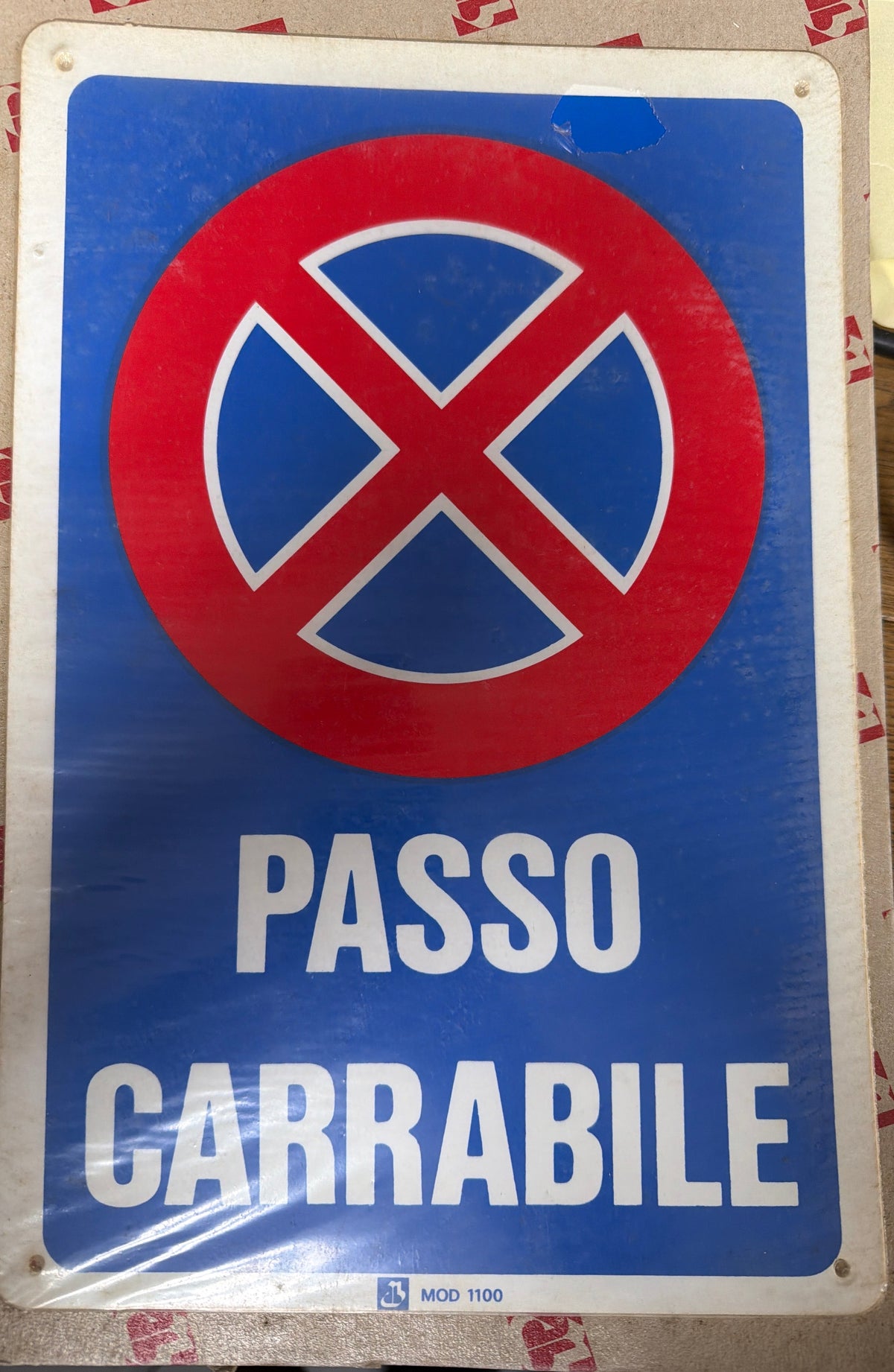 Cartello Segnaletico Passo Carrabile Mod. 1100 Cm 20x30 Pvc