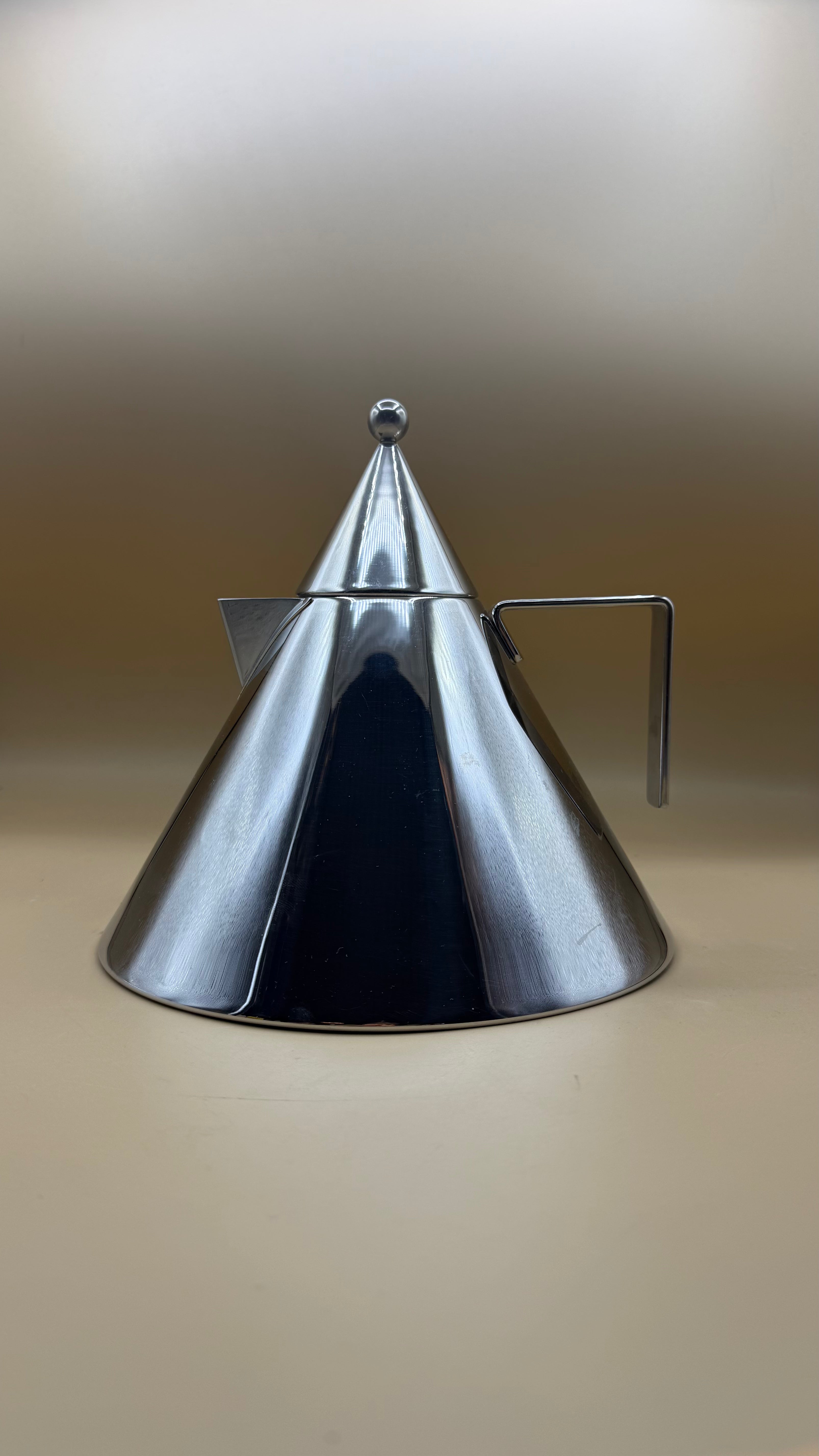 Bollitore Acciaio Alessi "il Conico"