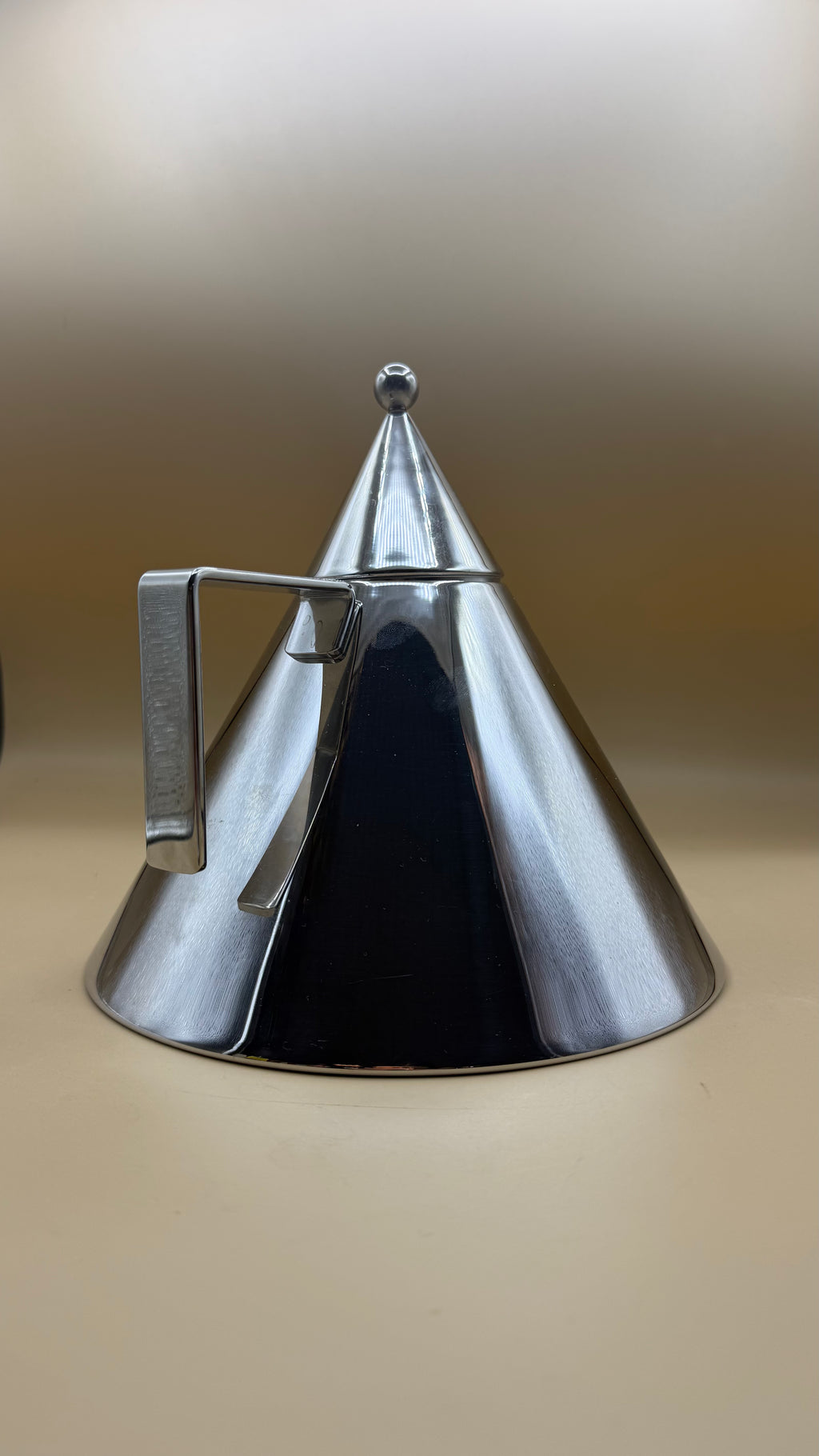 Bollitore Acciaio Alessi "il Conico"