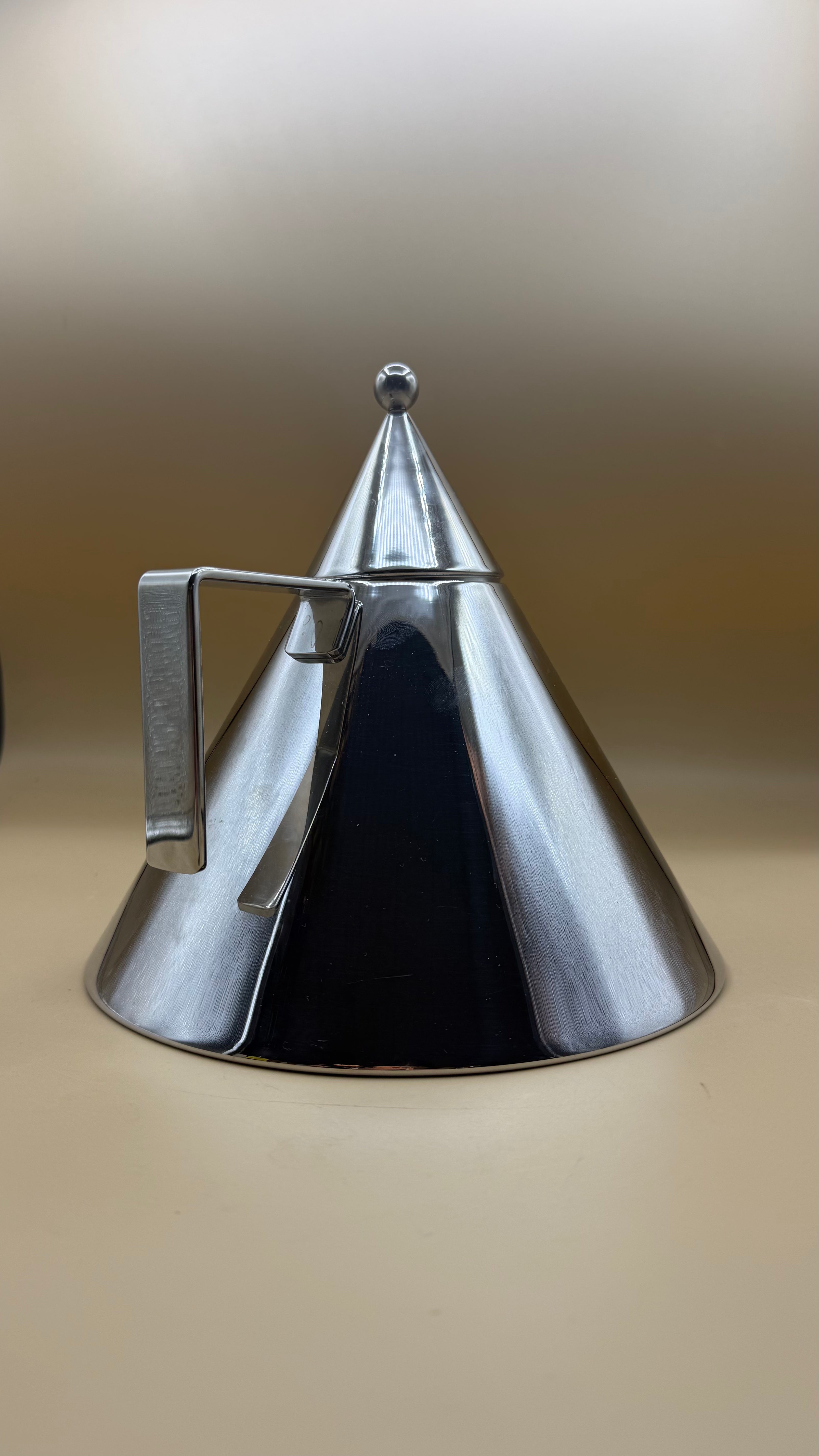Bollitore Acciaio Alessi "il Conico"