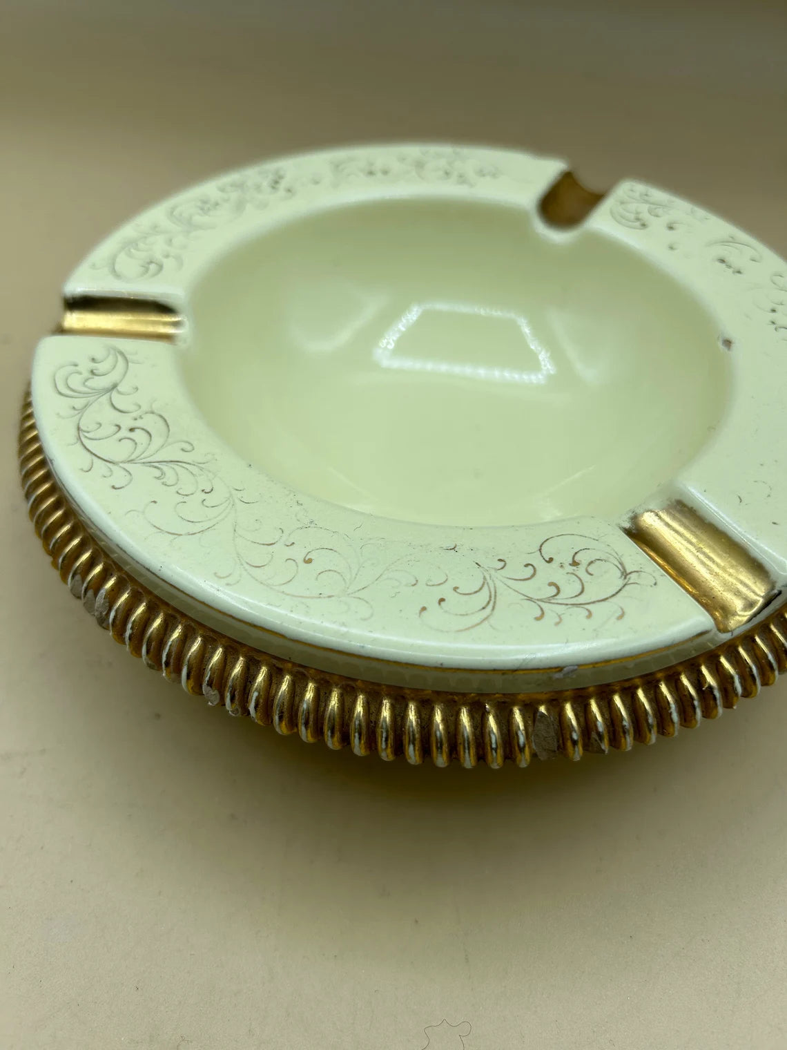 Posacenere In Ceramica Manifatture Fiorentine Con Disegni In Oro