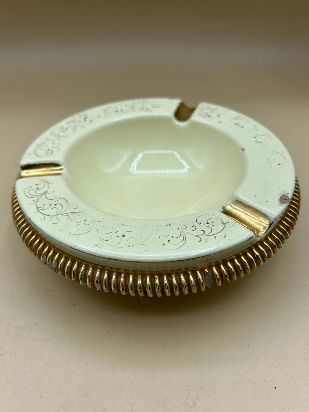 Posacenere In Ceramica Manifatture Fiorentine Con Disegni In Oro