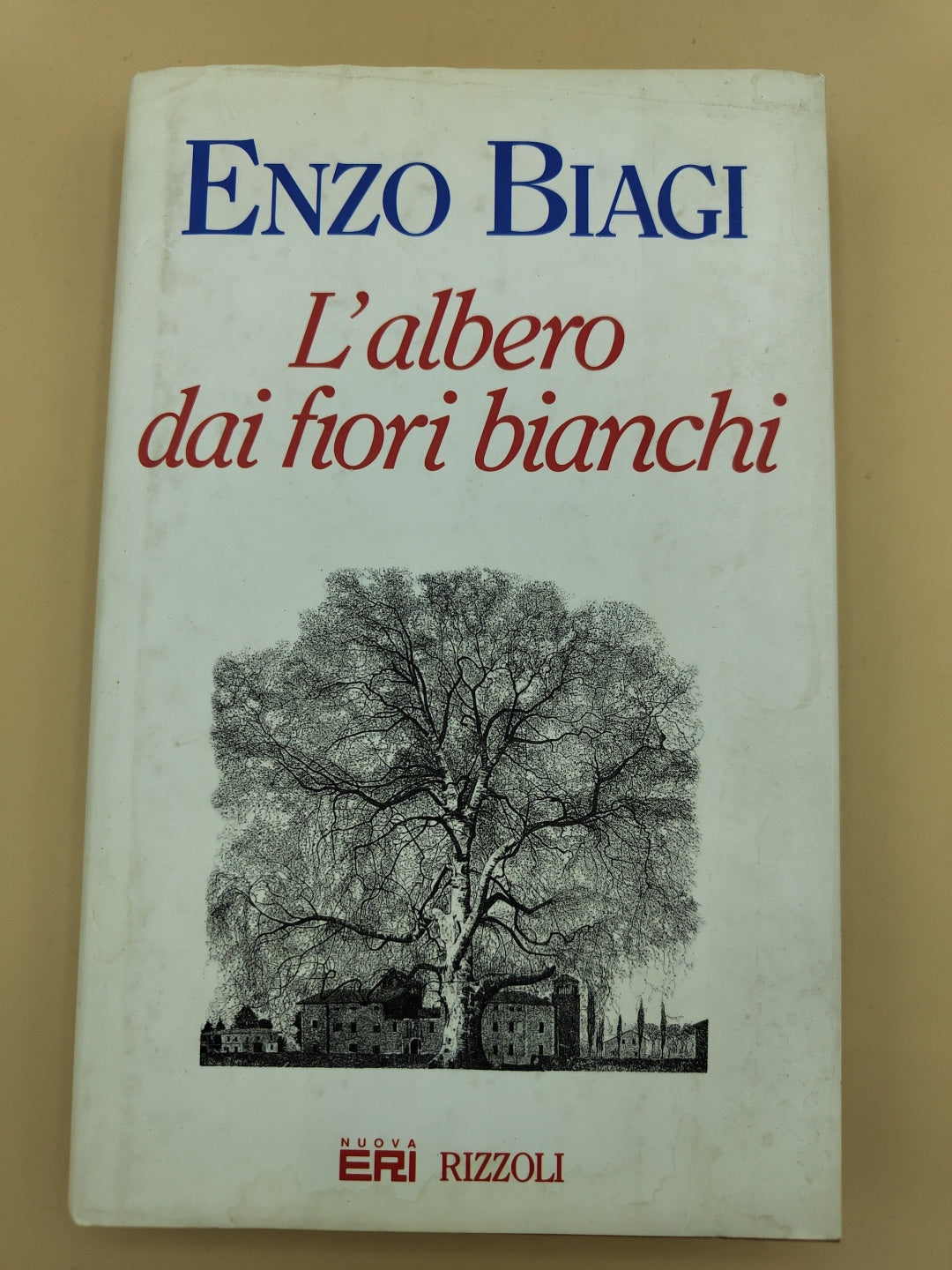 L'albero Dai Fiori Bianchi - Enzo Biagi