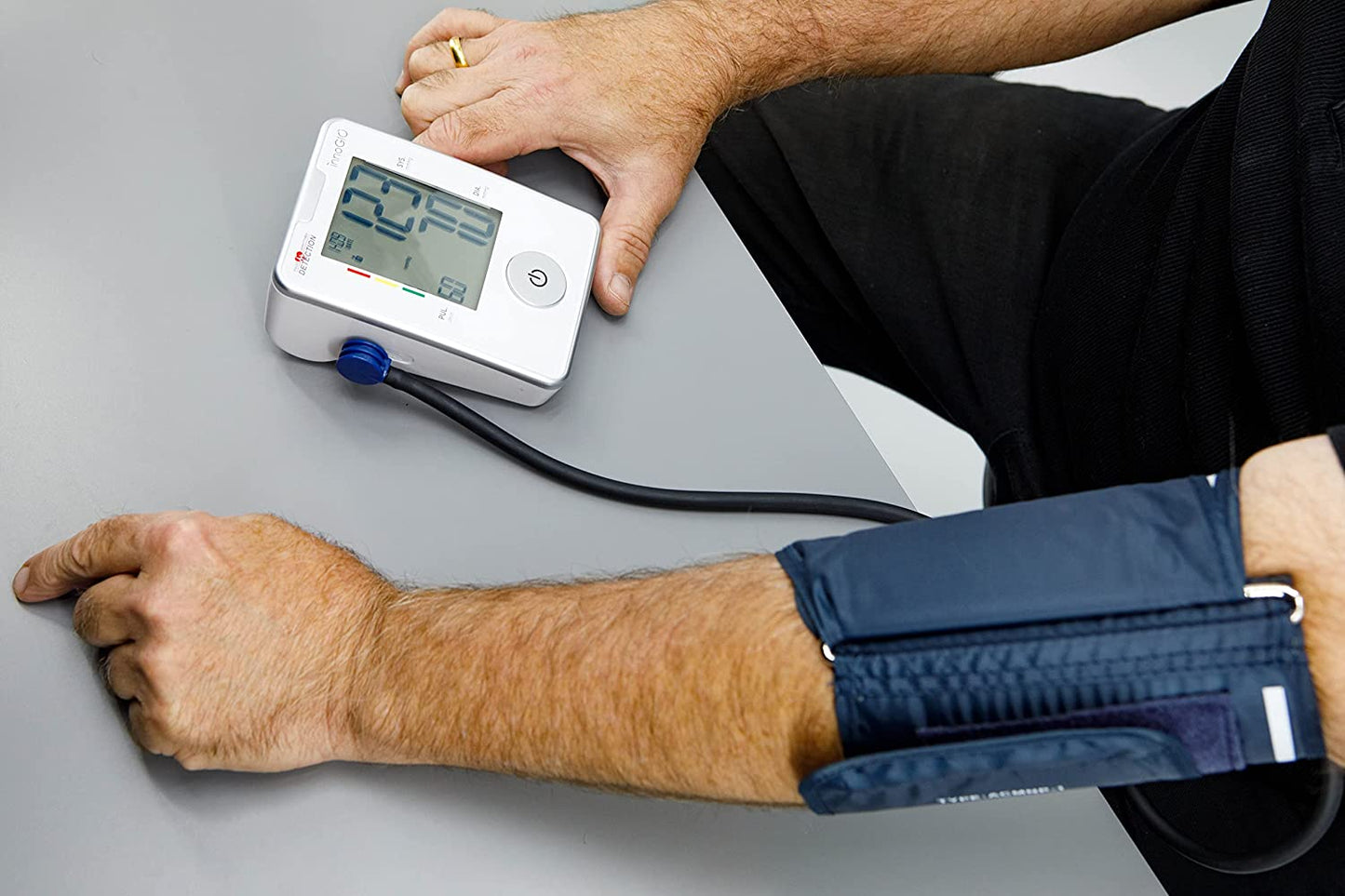 InnoGIO GIOpulse, Oberarm-Blutdruckmessgerät, mit Herzfrequenz- und Arrhythmie-Erkennung, automatischem Blutdruckmessgerät, schnell und genau 