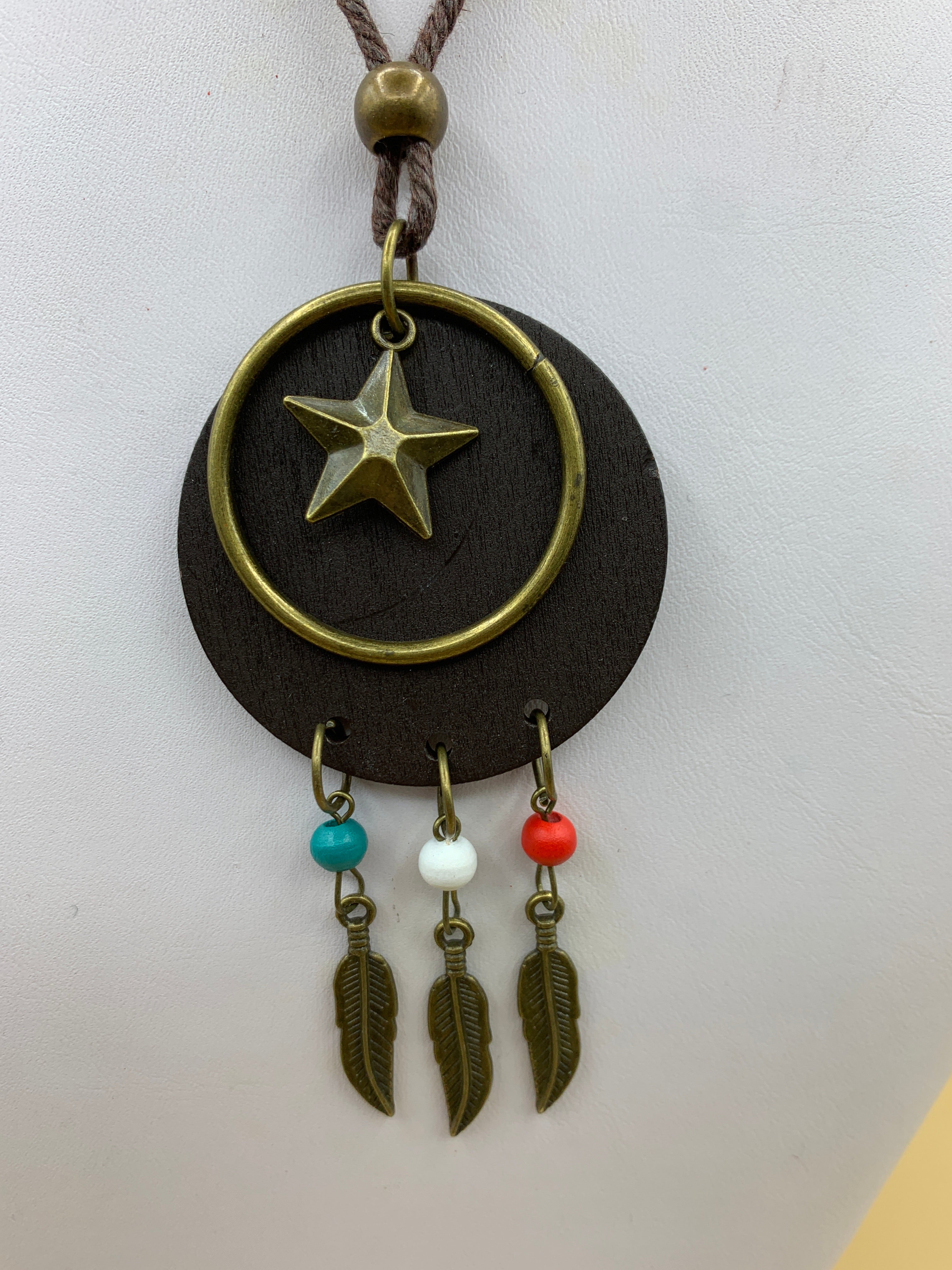 Halskette mit Stern- und Federanhänger