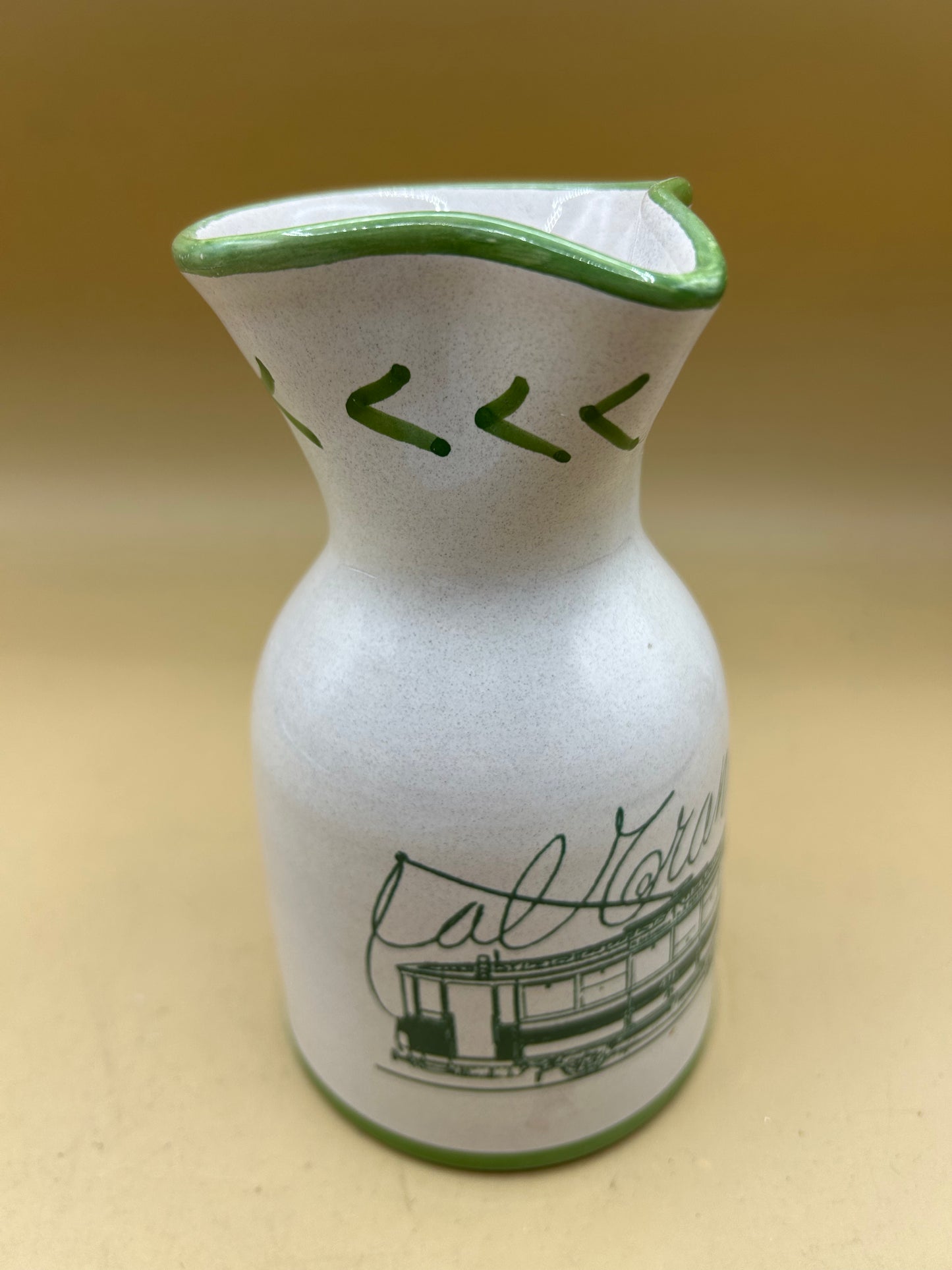Brocca in ceramica Tramvai Torretti Deruta dipinta a mano bottiglia per acqua o vino con disegno di tram