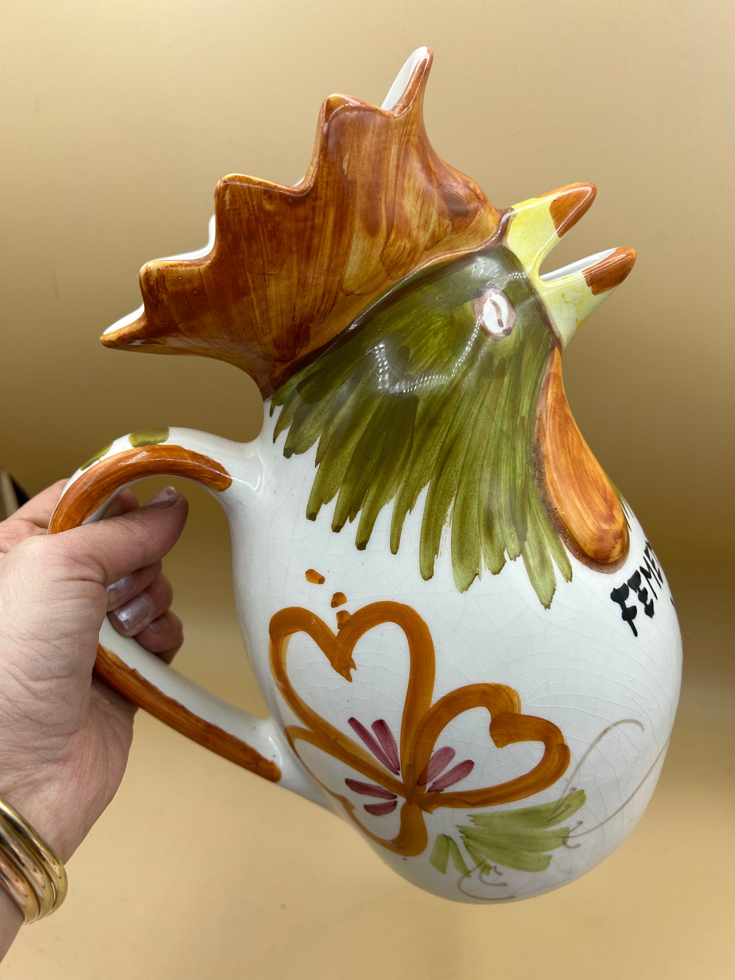 Handbemalter Krug aus Bassano-Keramik mit Hahn