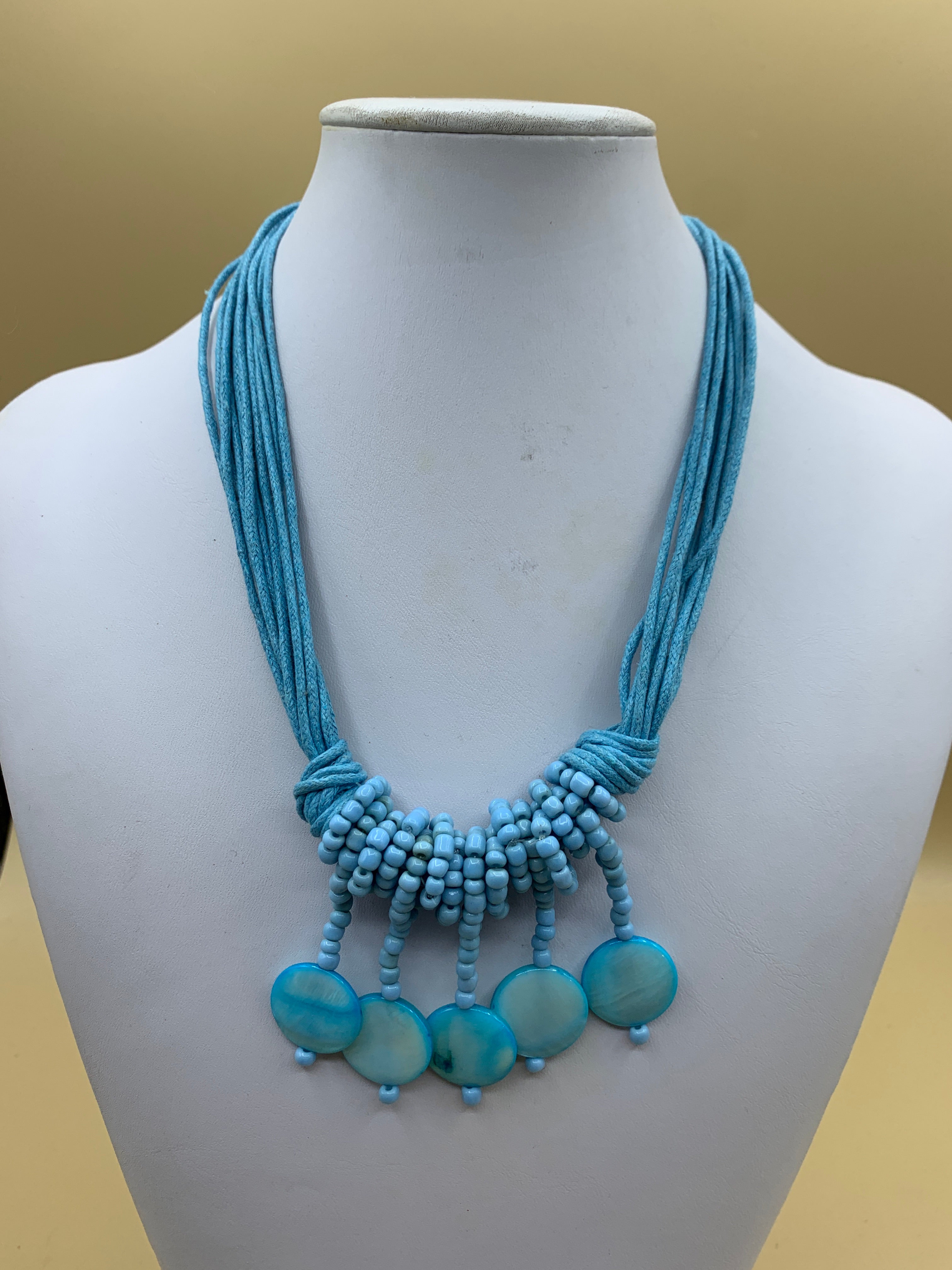 Türkisfarbene Perlenkette