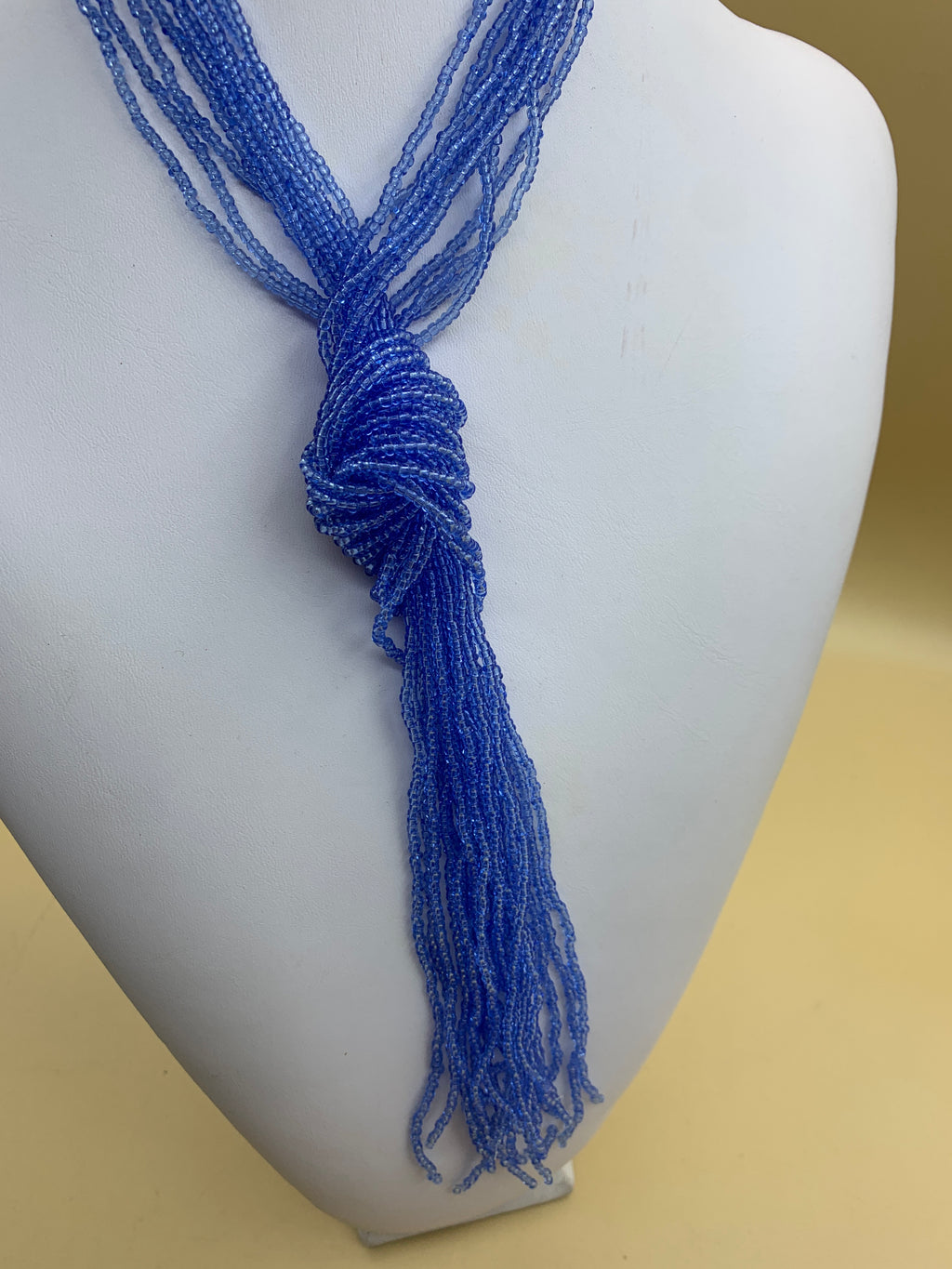 Mehrsträngige Perlenkette zum Binden