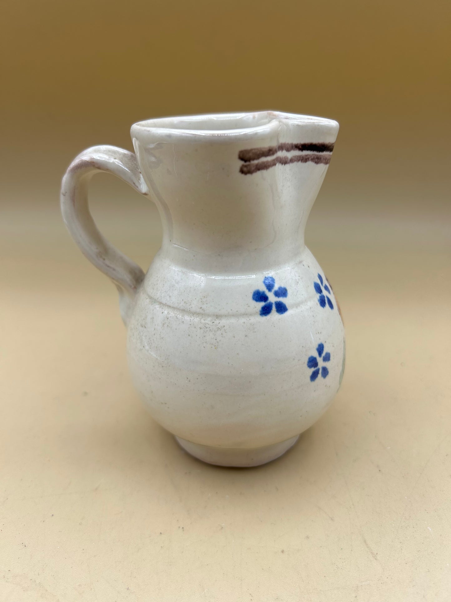 Handbemalter Keramikkrug mit Hahn