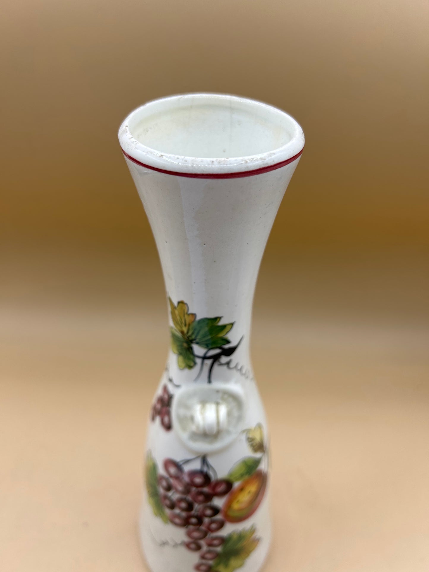 Alte handbemalte Weinflasche aus Bassano-Keramik