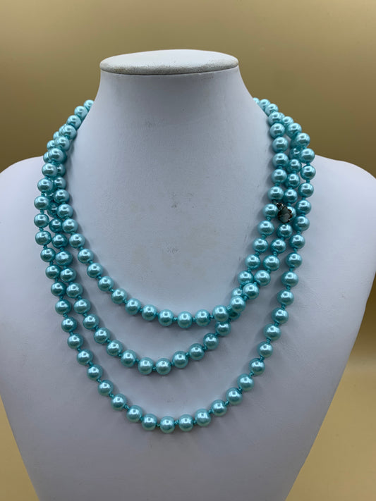 Long pearl-like necklace