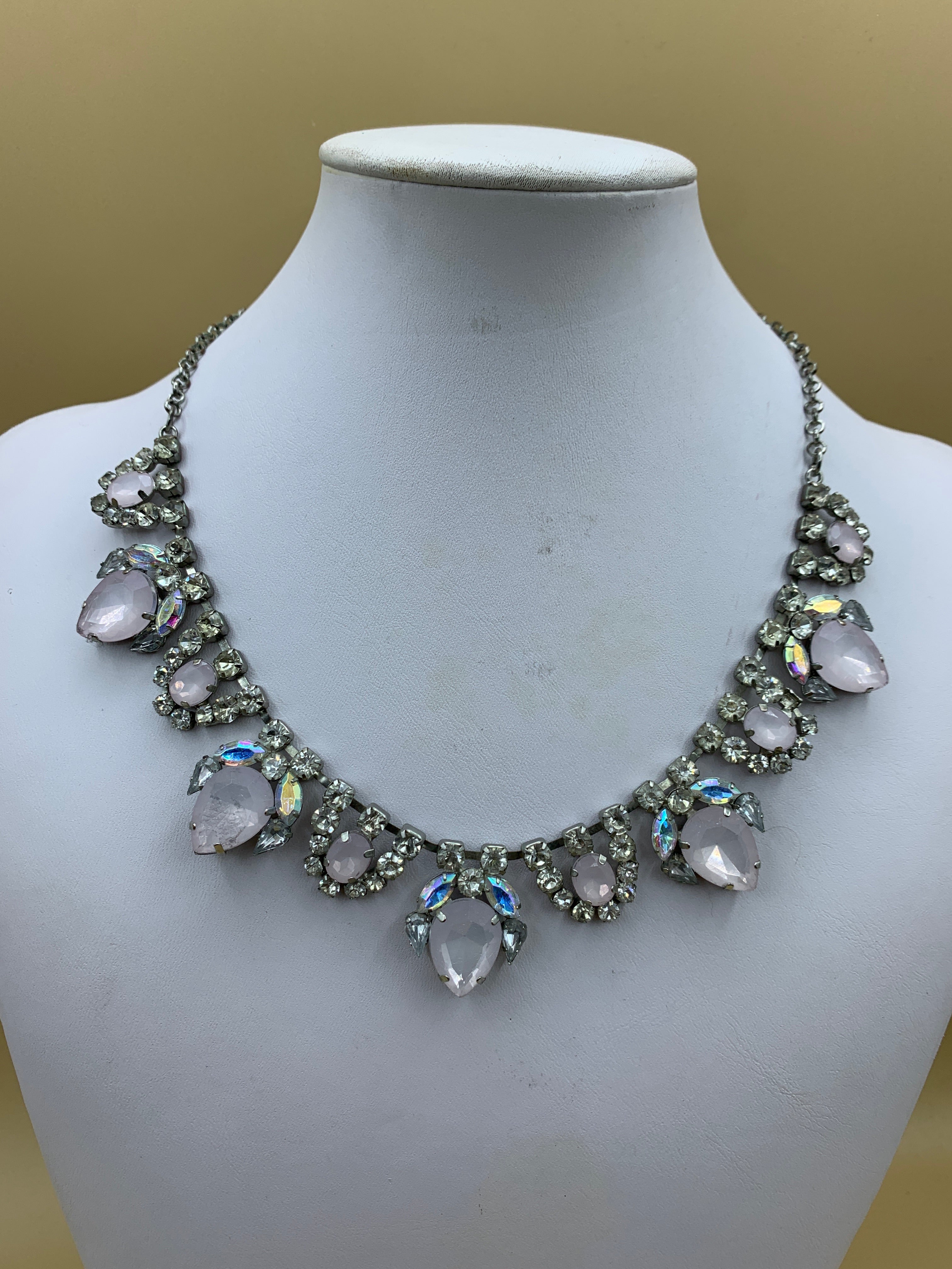 Choker-Halskette mit Strasssteinen