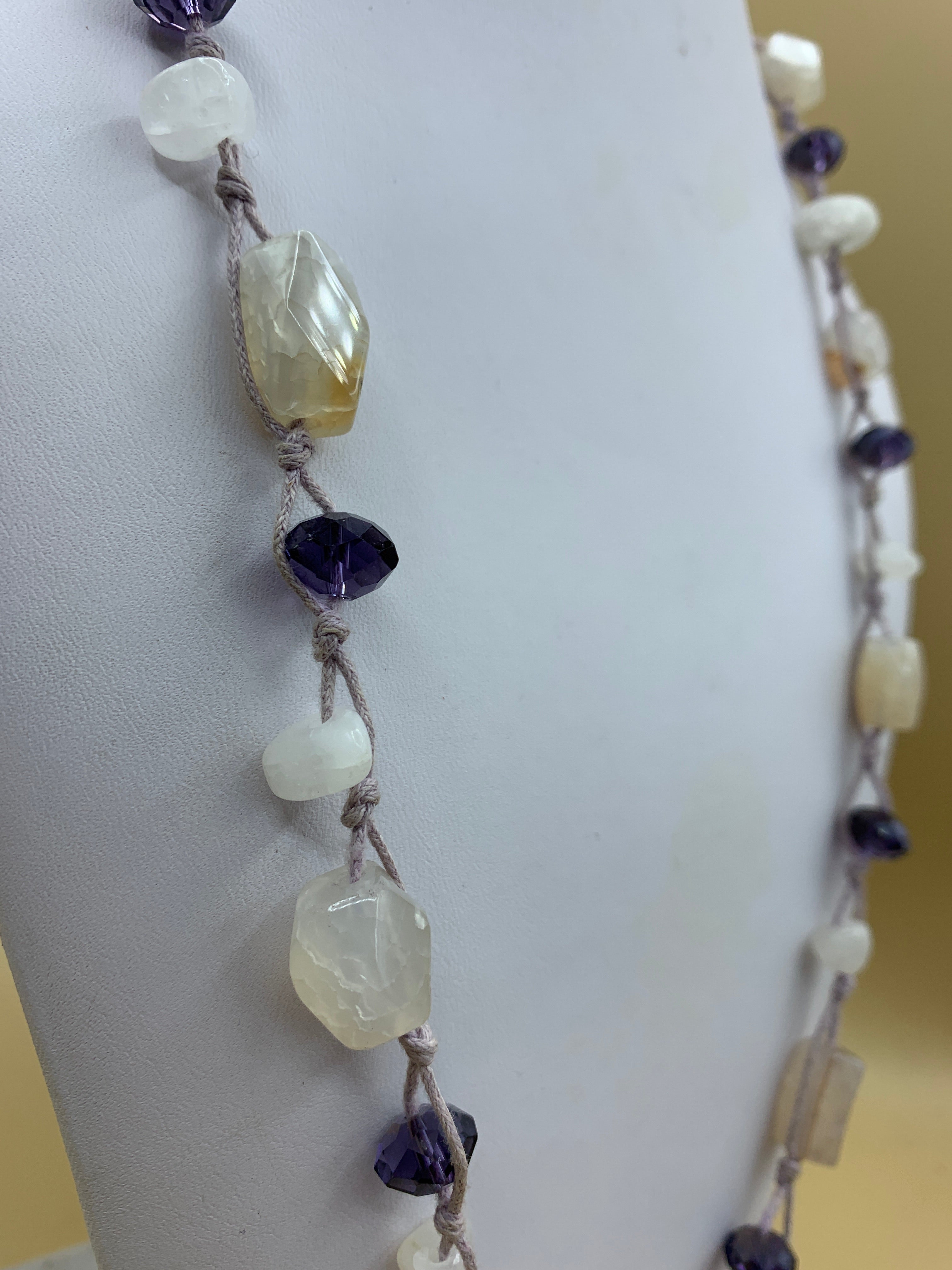 Halskette mit echten Steinen