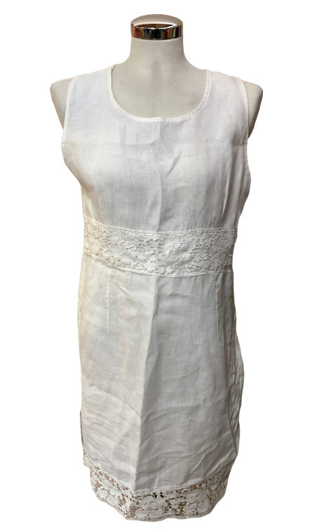 Women's white linen and lace dress size. M