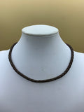 Collana girocollo in cuoio intrecciato