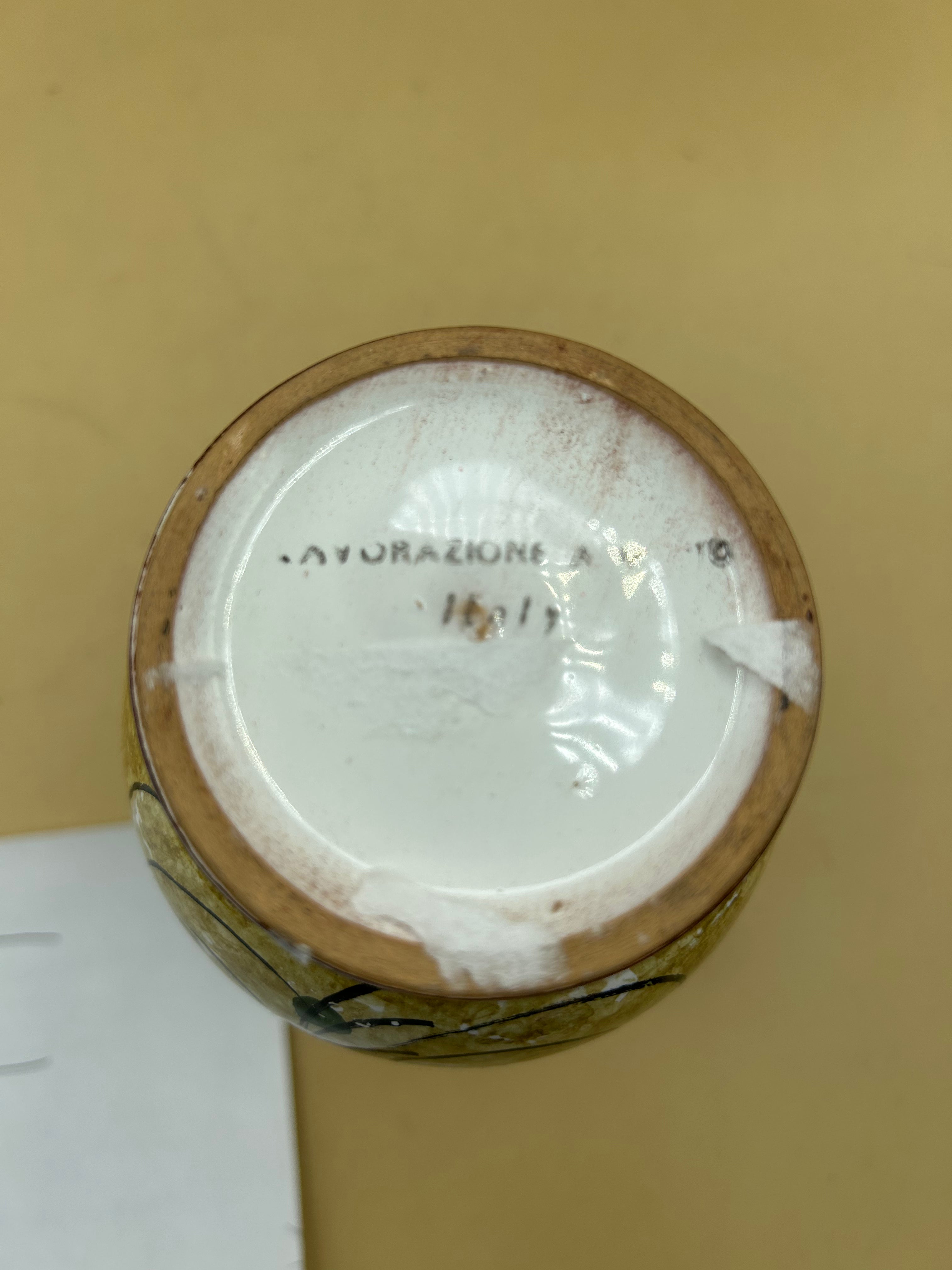 Handbemalter Keramikkrug mit Blumen