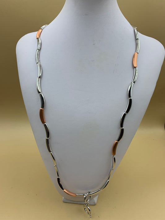 Zweifarbige Halskette aus Stahl mit Karabinerhaken